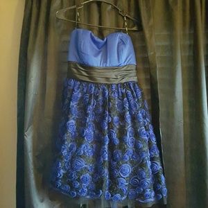 Classy slightly puffy dress size 11