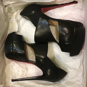 Christian Louboutin "150 Pitou" black heel