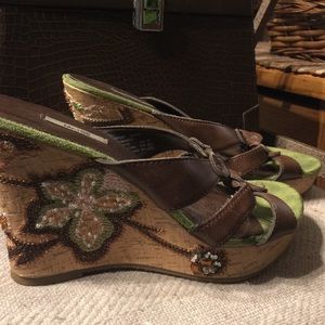 Really cute 🌸💕beaded wedges💕 sz 9