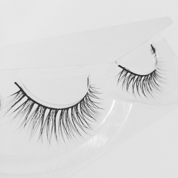 ✨All Natural lash✨ - Picture 2 of 2