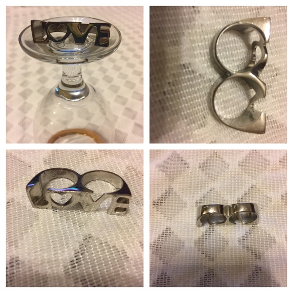 Pre-Owned Silver Doubled finger Ring.