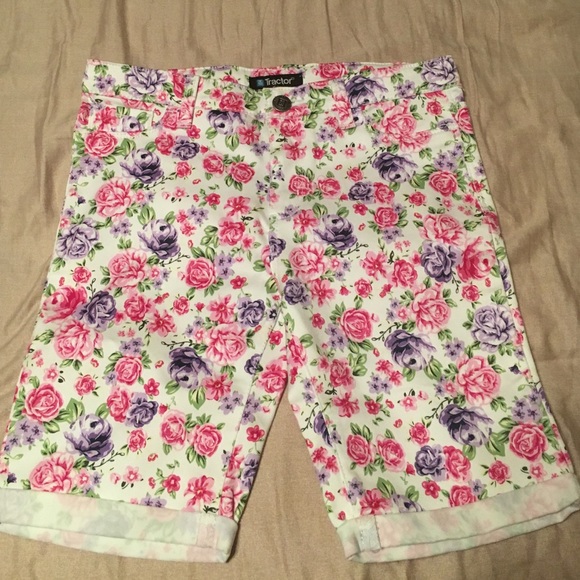 Girls Bermuda shorts size 12 - Tractor brand