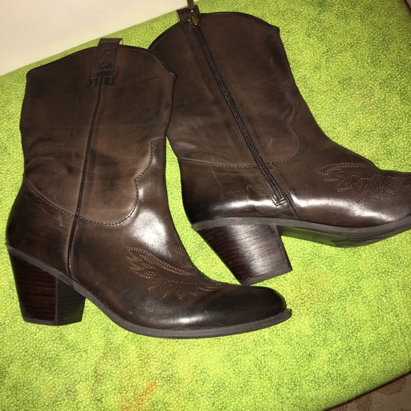 Guess Brown Boots - Picture 2 of 4
