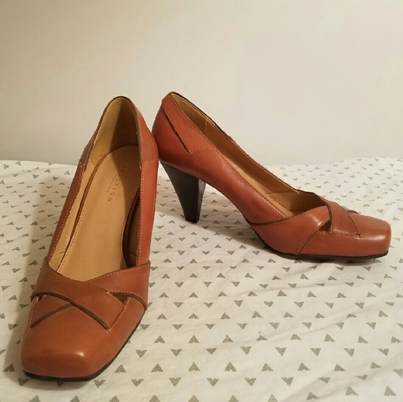 Kenneth Cole Reaction pumps, never worn!