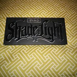 Kat Von D Shade and Light contour palette