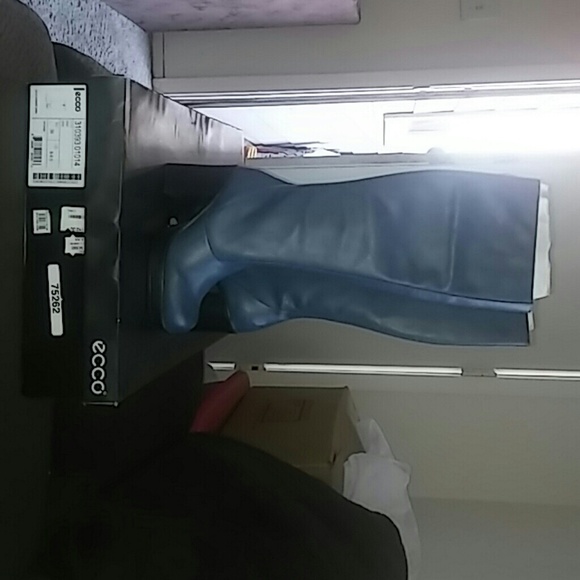 Blue leather boots. never worn once.