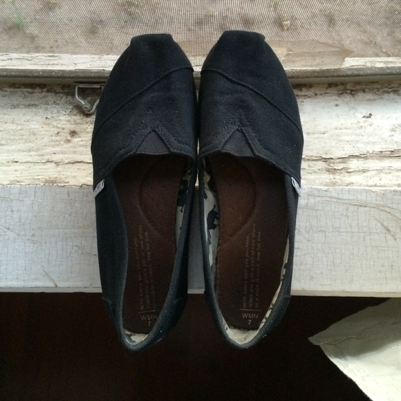 Black toms