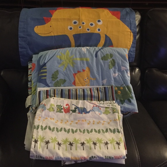 Dinosaur sheet and comforter set.