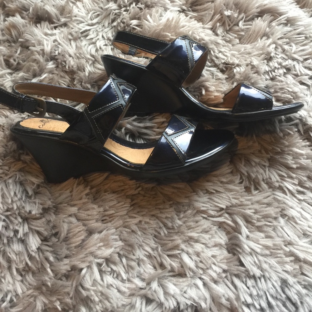 Gorgeous midnight blue wedges 💕