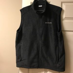 Men's Columbia Vest! Perfect for the Fall! 🍂