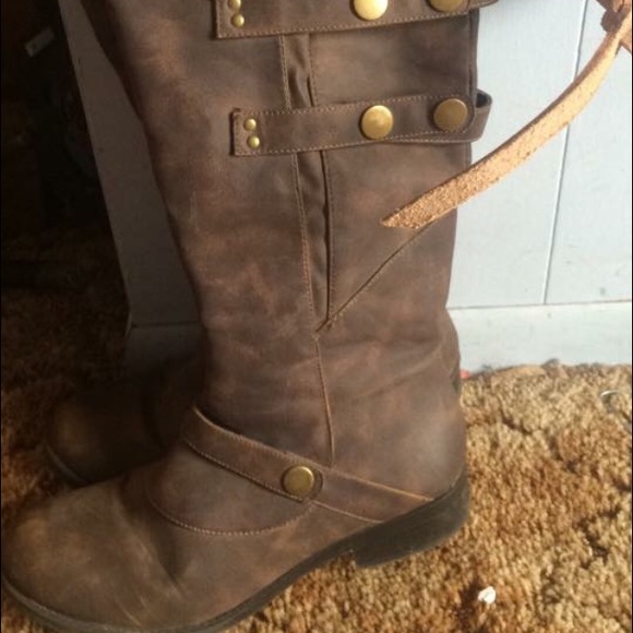 Women twice- brown boots