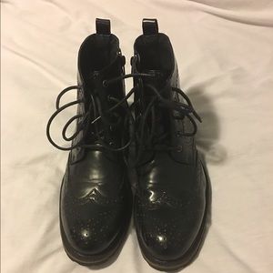 Black leather Steve Madden boots