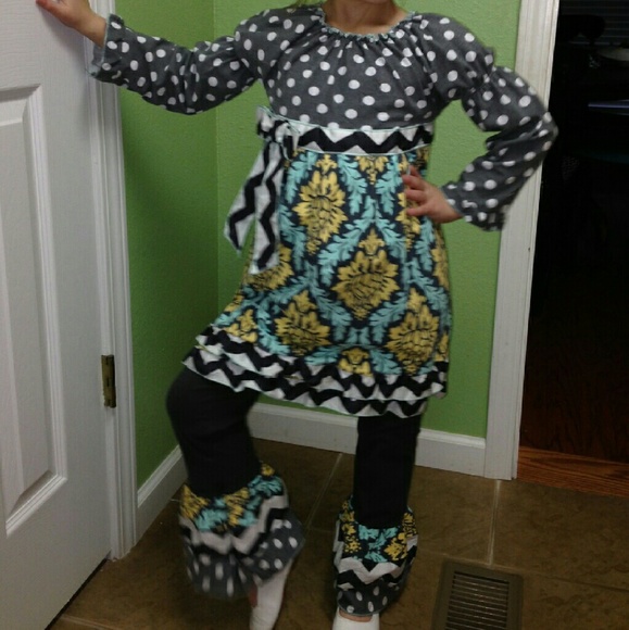 NEW! Ruffles and dots - Picture 1 of 1