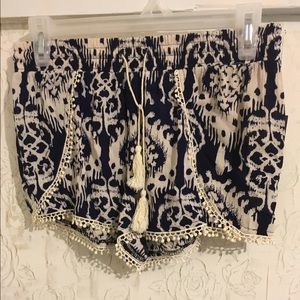 size medium no boundaries shorts.