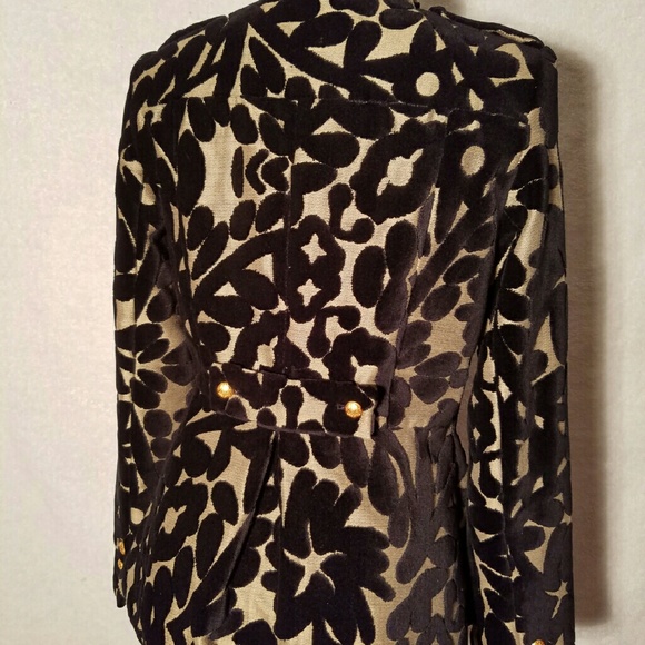 Sculpted velvet jacket. - Picture 2 of 4