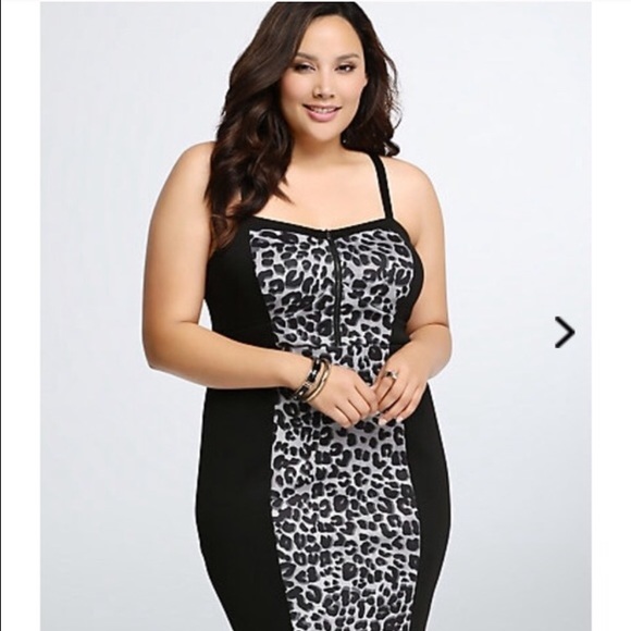 torrid Dresses & Skirts - 😍 Torrid Leonard print front dress size 3 = 3X
