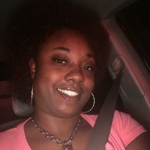 Meet your Posher, Monique