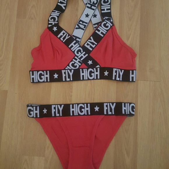 New* Bra and Panty Set - Picture 4 of 4