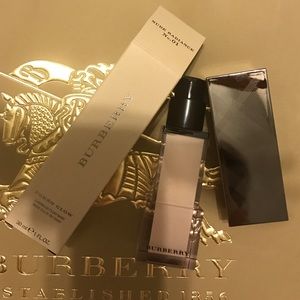 Burberry fresh glow luminous fluid base