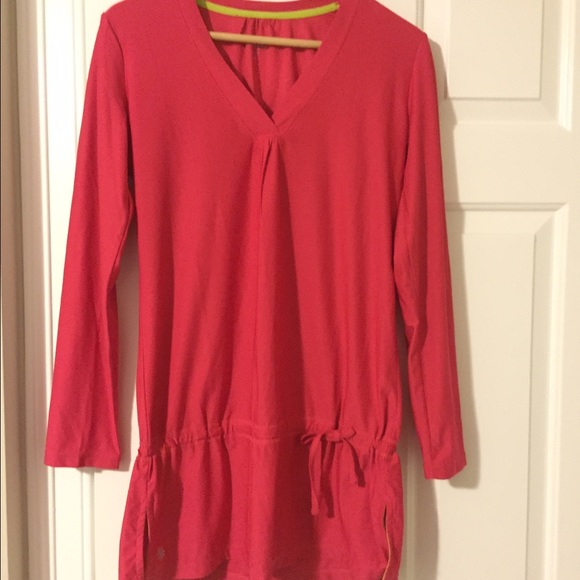 Athleta Wick-it Wader - v-neck in Raspberry