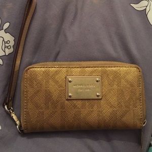 REAL Michael Kors wristlet