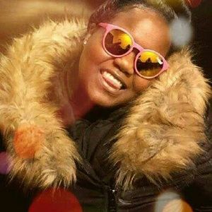 Meet your Posher, Ebony