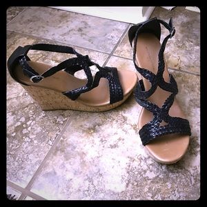 Black wedges