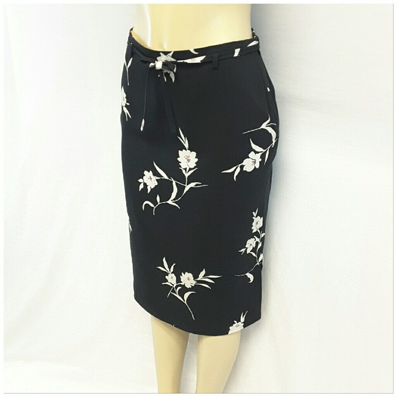 Casual Corner  Dresses & Skirts - CASUAL CORNER 100% Silk Fully Lined Skirt size 6