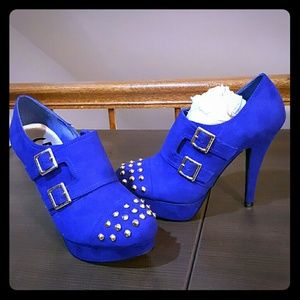 Guess NWOT Blue Varian Booties