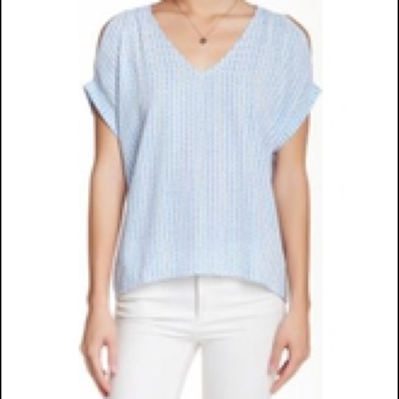 Tops - NWOT v-neck blouse. Size M