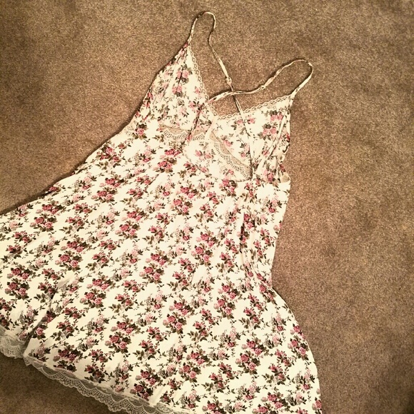 Lacy Floral Sundress - Picture 2 of 3