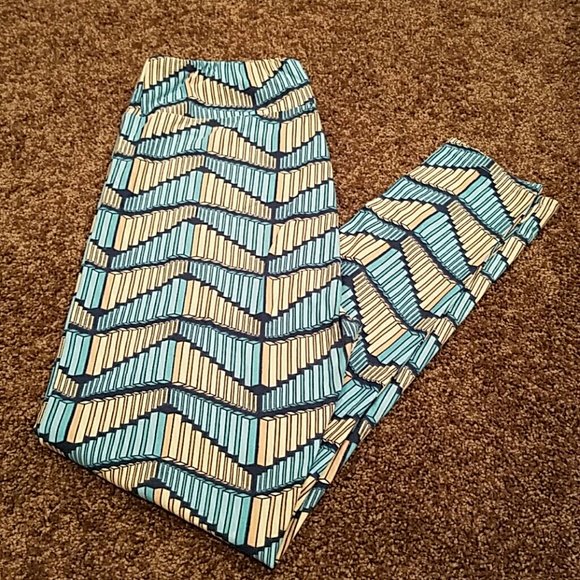 LulaRoe tall and curvy leggings