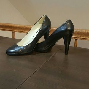 Classic Black Nine West Pumps
