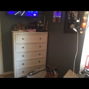 5 draws, looks brand new