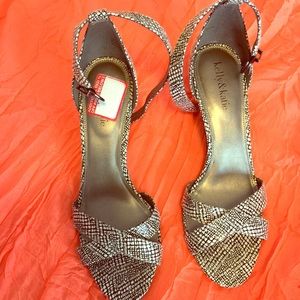 Open toe canvas black and white heels