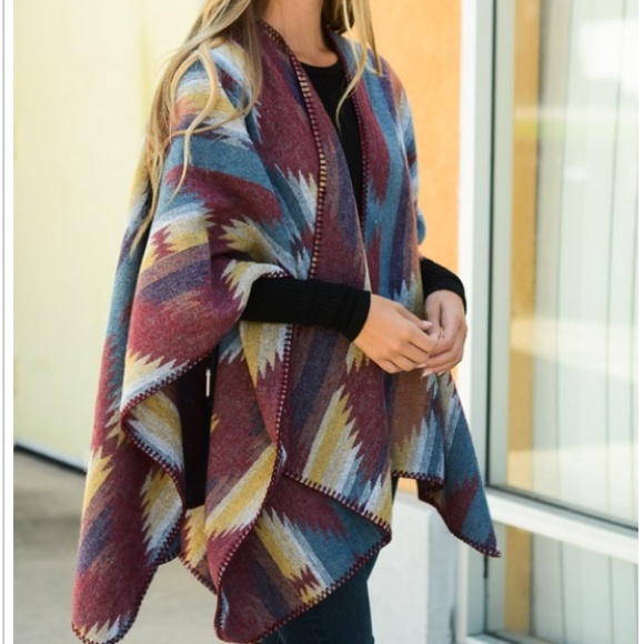 Holiday Sale🆕Aztec Print Poncho - Picture 2 of 3