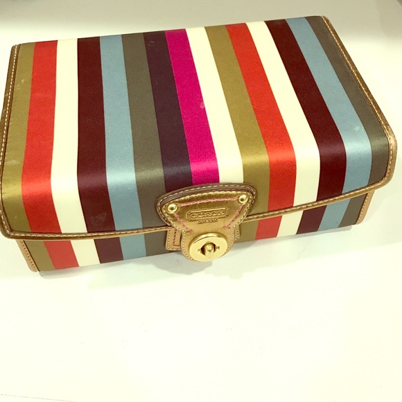 Coach travel box