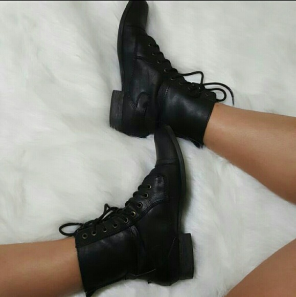 Black Boots - Picture 1 of 4