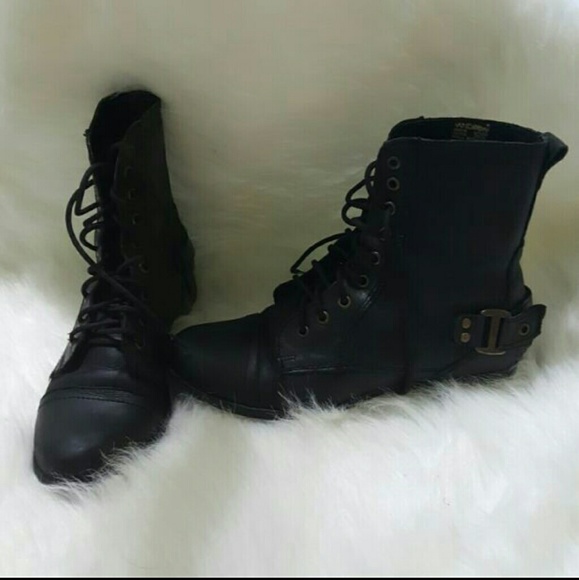 Black Boots - Picture 3 of 4