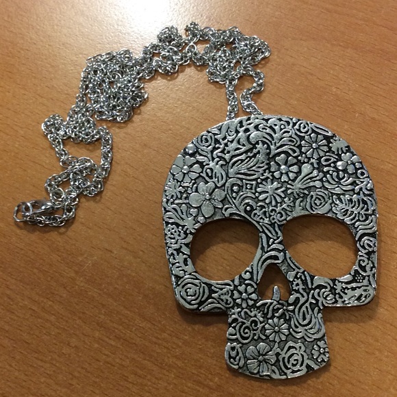 Jewelry - New Halloween Detailed Skull Long Necklace