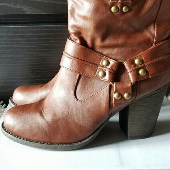 Heeled booties. Perfect for fall! - Picture 3 of 3