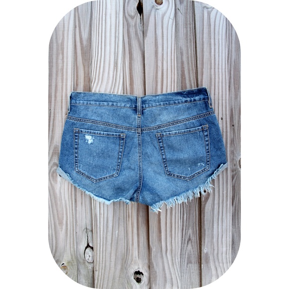 Distressed Shorts - Picture 2 of 3