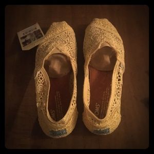 Lemon crochet toms