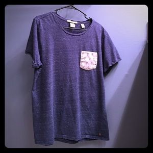Relaxed tee with chest poker