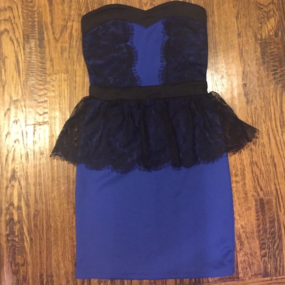 NEW WITH TAGS--- blue strapless dress