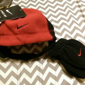 Brand New Nike hat and mittens set!!!!