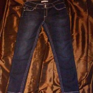 BEAUTIFUL EMBELLISHED SKINNY JEANS!!
