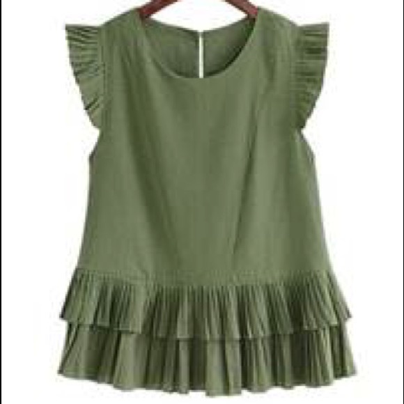 NWT Goodnight Macaroon 'Viola' Cape Sleeved Top