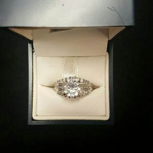 Beautiful cubic zirconia fashion ring