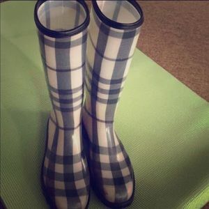 Burberry rain boots size 9